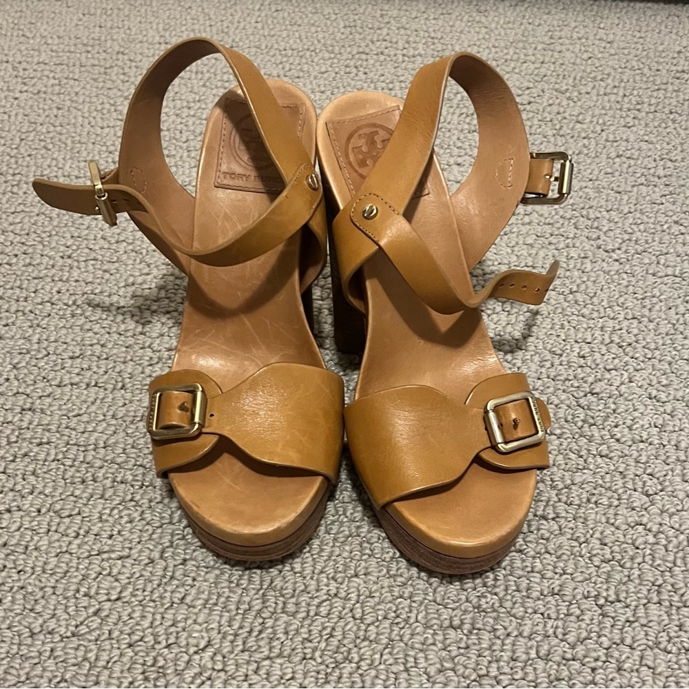 NWT Tory Burch Tan Leather Sandals